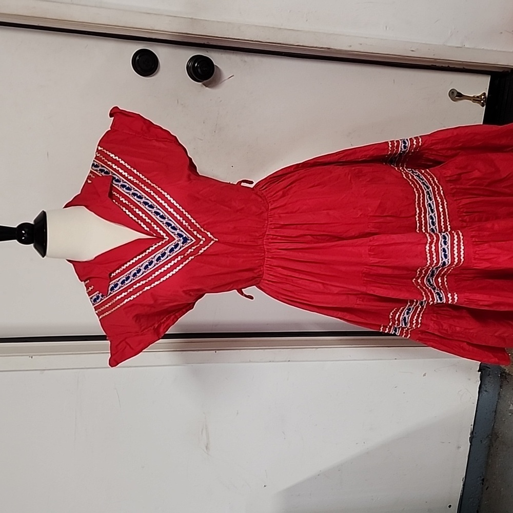 Vintage dress full skirt fun detail on neck and skirt